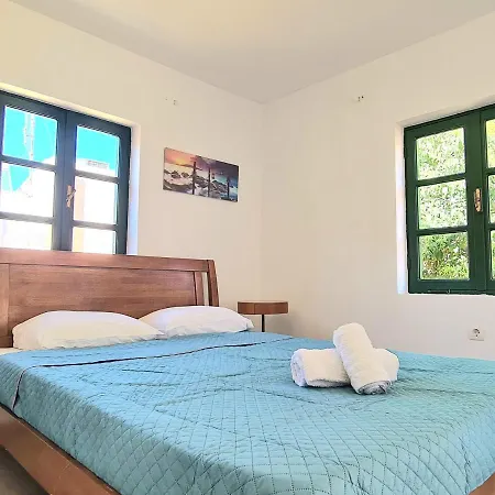 Elegant Traditional Suites &