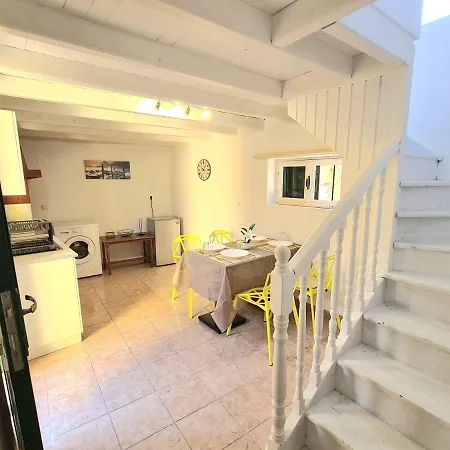 Elegant Traditional Suites & Apartment *