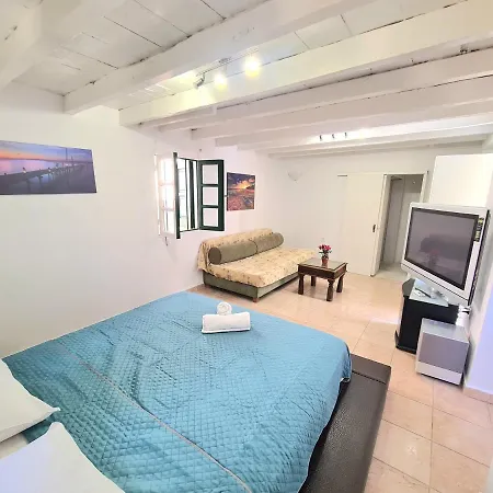 Elegant Traditional Suites &