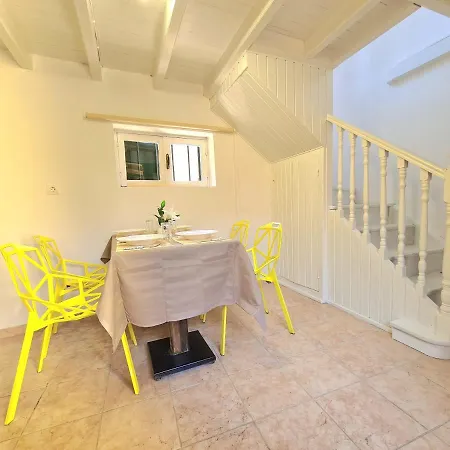 Elegant Traditional Suites & * Rhodes City