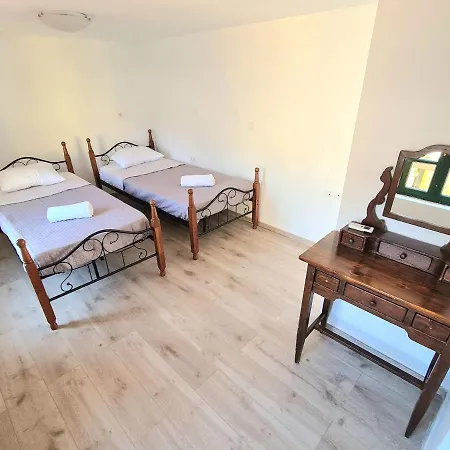 Elegant Traditional Suites & Apartment