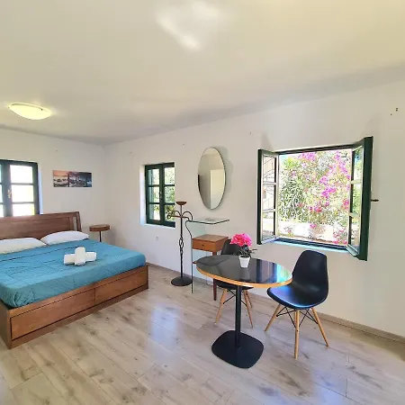 Apartment Elegant Traditional Suites & Rhodes City