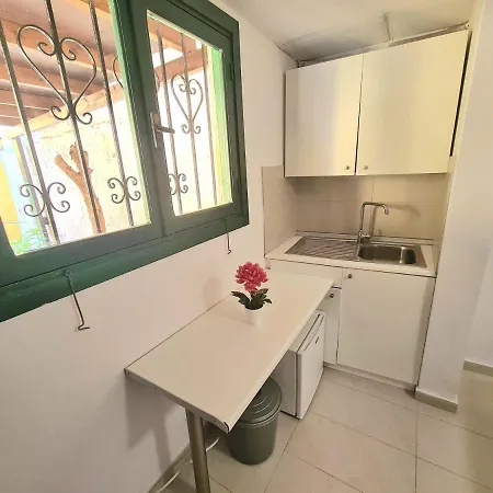 Apartment Elegant Traditional Suites & Rhodes City